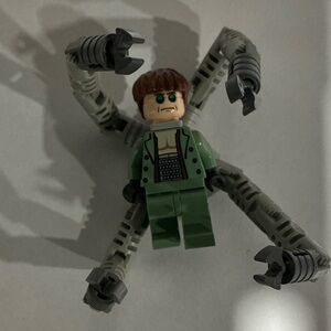Lego Marvel Super Heroes Minifigure SPD026 Dr. Octopus Otto Octavius Thin Smirk